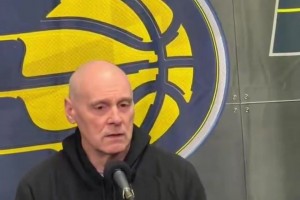 野球场肘姐：看我的胯下跳投，这姿势标准吗？🙊