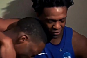真性情！17年NCAA八强赛 阿德巴约和福克斯输球抱头痛哭