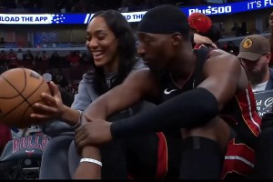 去年勇士全队得知77被交易反应炸裂🤯库里喊李凯尔slow~