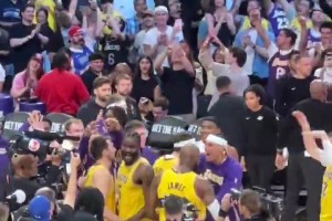 总冠军之师？马刺队拍摄全家福 全队氛围融洽