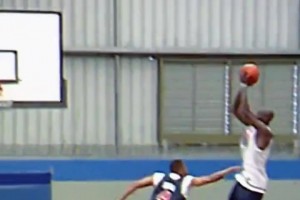 CBA最美老板娘，背部纹身很有个性！