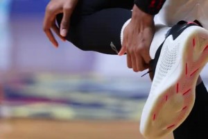 看看赛后杨瀚森在球队吃的啥？