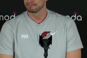 斯普利特：杨瀚森开会不需要带翻译了！今夏打磨技术对他格外关键