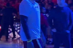 充满青春活力！来看广州龙狮男篮啦啦队表演