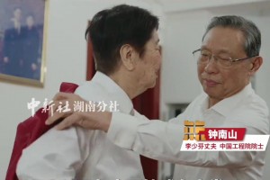 骑士1.0詹姆斯联手姚明是否能夺冠？杨毅：面对湖人三高也不好打